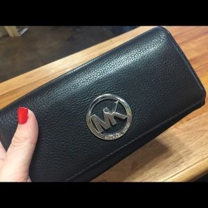 Micheal kors wallet new